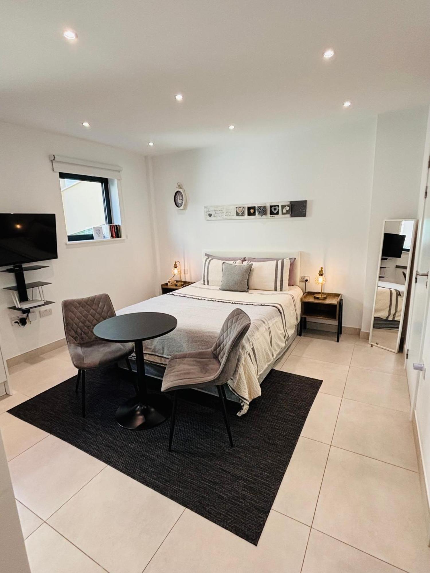 Gibraltar Central Suites Bagian luar foto